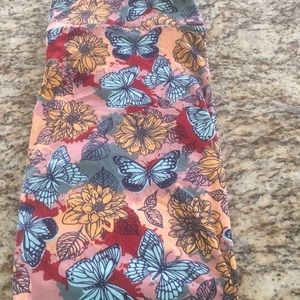 Beautiful floral and butterfly Lularoe TC leggings